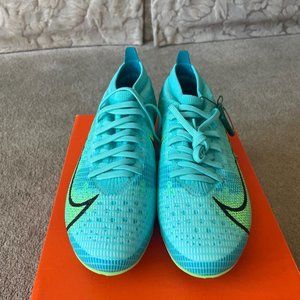 Nike Soccer Cleats (Women's size 6.5, Men's size 5)